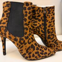Stivaletto leopardato con tacco