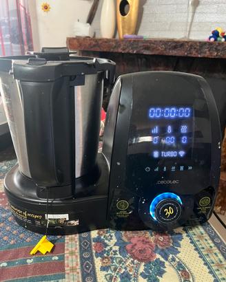Cecotec robot Mambo 10090