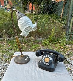 Lampada e telefono anni 60
