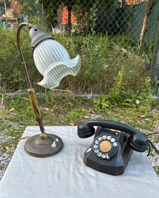 Lampada e telefono anni 60
