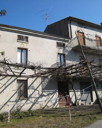 Casa indipendente di 350 m² con più di 5 locali a 