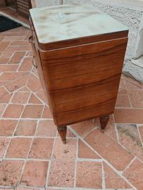 Comodino in legno vintage