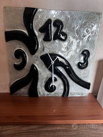 Orologio in vetro con lancette
