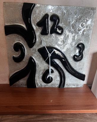Orologio in vetro con lancette