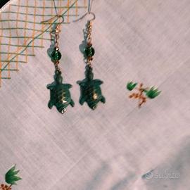 orecchini a pendolo con tartaruga
