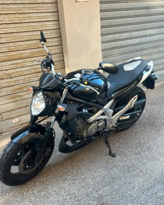 Suzuki SFV 650 gladius- perfetta