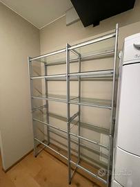 Scaffale in alluminio con mensole in vetro