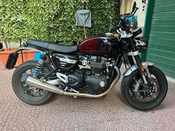 Triumph Speed Twin 1200 Stealth Edition – 2024