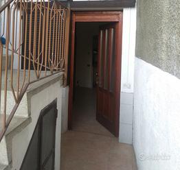 Monolocale arredato centro storico - NO DONNE