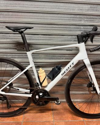 Scott addict 50 2026 shimano 105 tg.M bianca