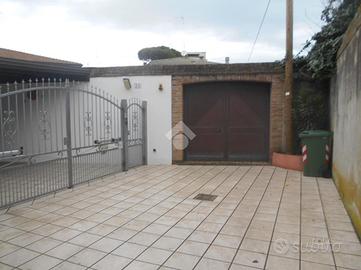 BOX A COMACCHIO