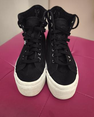 Superga taglia 36 con suola alta 