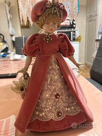 Bambola d’epoca in vestito rosa