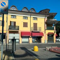 Negozio piano terra fronte Bennet a Castellamonte