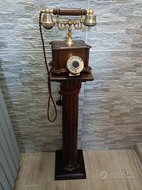 mobile con telefono vintage funzionante