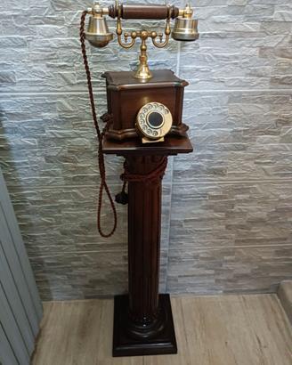 mobile con telefono vintage funzionante