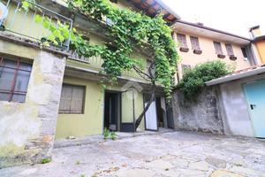 CASA SEMINDIPENDENTE A FAEDIS