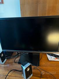 monitor Samsung 4K UHD da 28 pollici.