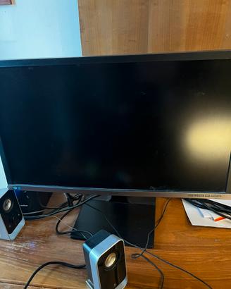 monitor Samsung 4K UHD da 28 pollici.