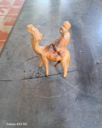 Statuetta Cammello con Cavaliere in legno