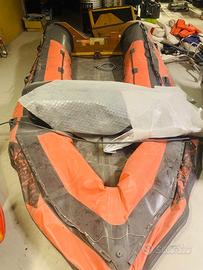 Gommone completto di motore e accessori