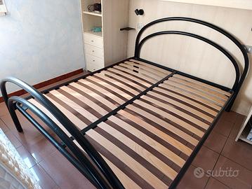 Struttura letto matrimoniale e doghe