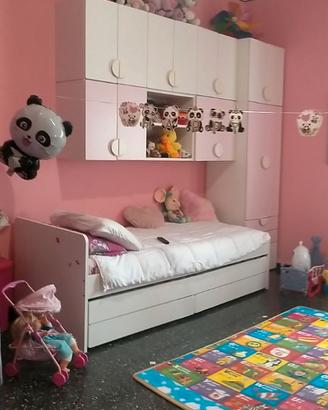 Cameretta bambina ikea più scrivania e mobiletto