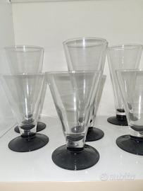 Bicchieri antichi con base nera