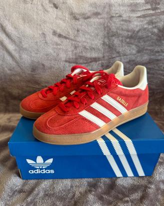 Nuovo! ADIDAS Gazelle, Red, Size 38.5