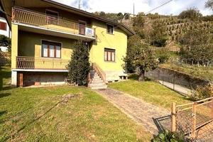 Villa di 248 m² con più di 5 locali e box auto a A