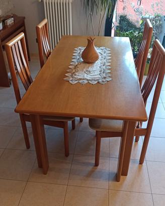 tavolo in legno allungabile con 4 sedie