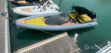 Panamera Py100 mercury gommone