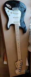 Chitarra assemblata tipo stratocaster nera