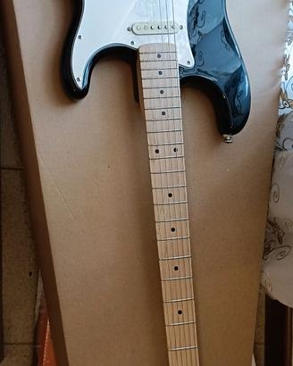 Chitarra assemblata tipo stratocaster nera