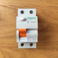 Interruttore Differenziale Schneider DomB2