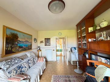 4 LOCALI A NAPOLI