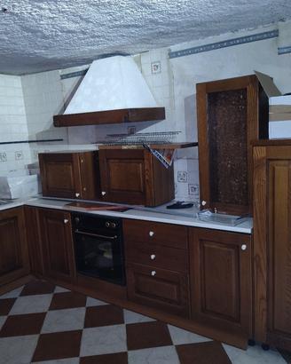 Cucina più panca , tavolo e specchio