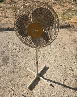 ventilatore a piantana BIMAR  a tre velocità 