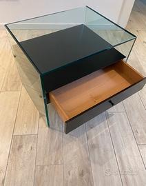 Comodino/tavolino in vetro con cassetto in legno