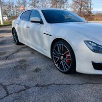 Maserati Ghibli granlusso 3.0 v6 275cv 