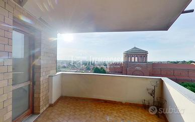 Ampio quadrilocale con terrazzo