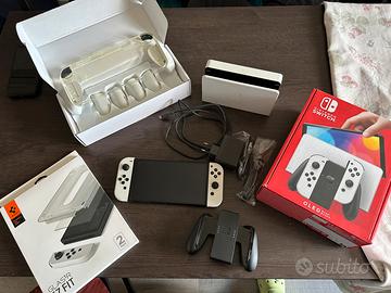 Switch OLED bianca + custodia, grip, vetro temp