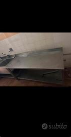 Tavolo angolare sportellato acciaio inox