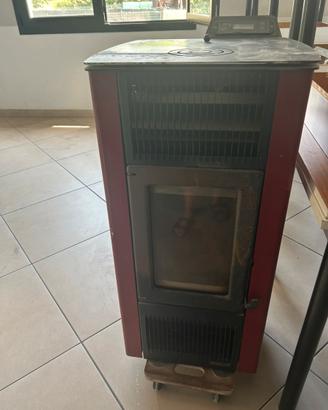 Stufa a pelket rossa