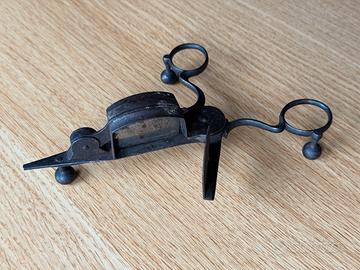 Forbici spegni candele con ghigliottina