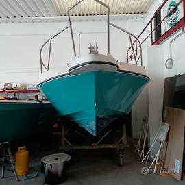 Motoscafo semicabinato