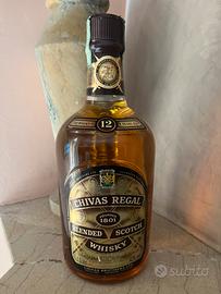 Bottiglia Chivas Regal Blended Scotch Whisky.