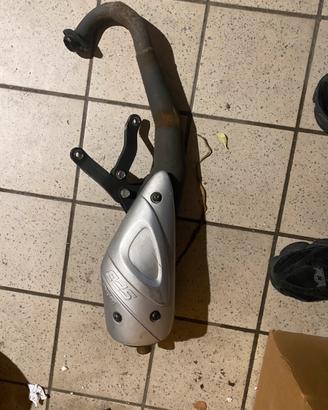 Scarico Sp3 Leovince Piaggio orizzontale