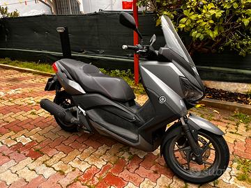 Scooter yamaha x max 250