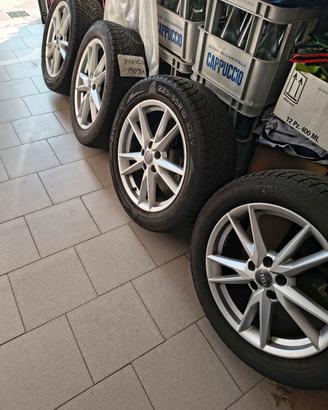Cerchi in lega Audi da 18"  con gomme invernali 
